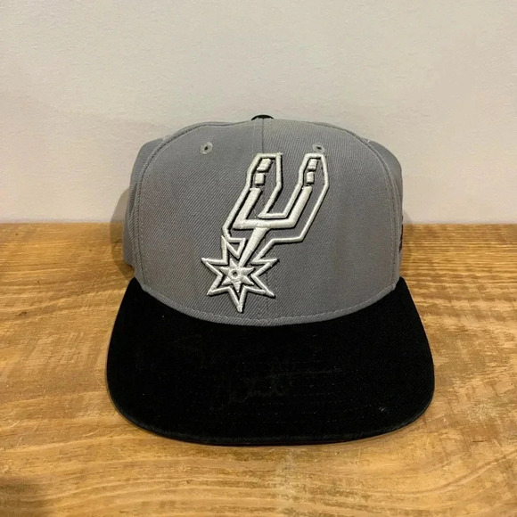 San Antonio Spurs adidas NBA official gray and black SnapBack hat fadedsignature - Picture 1 of 5